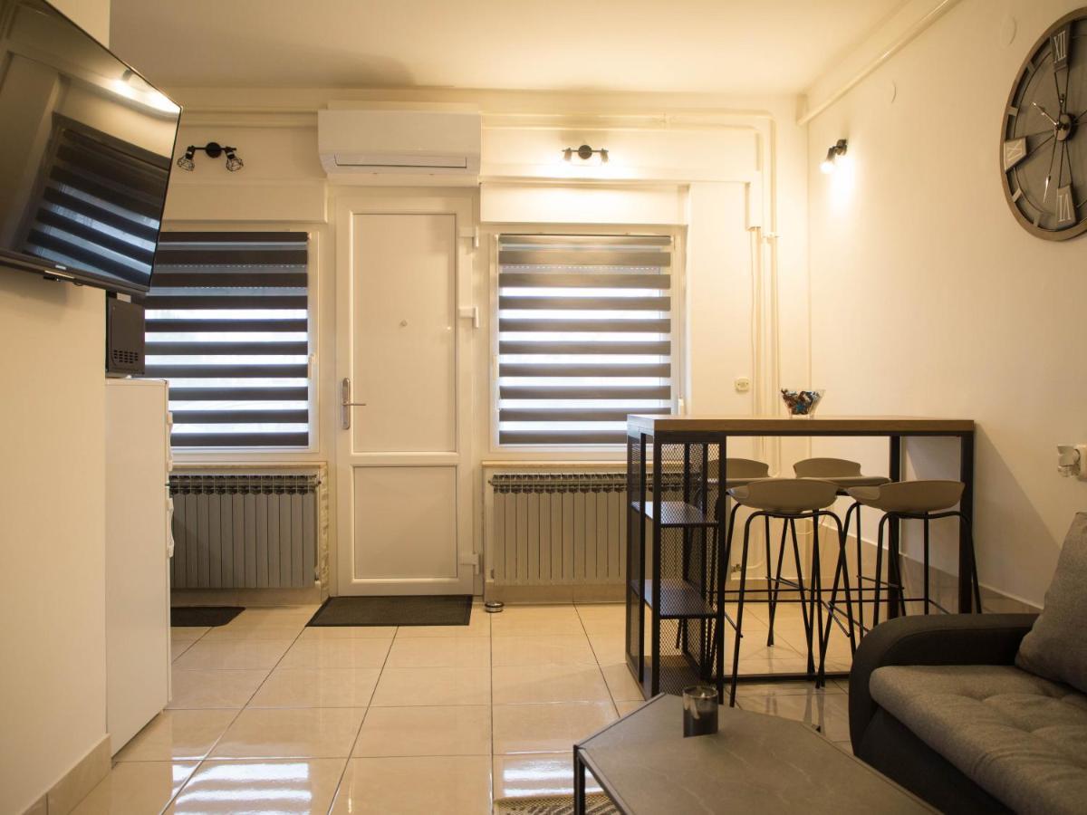 Studio Apartman Suburban Visnjevac Buitenkant foto